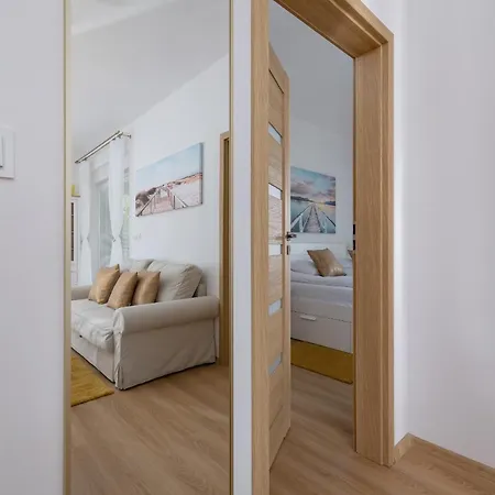 Luxury Two Bedroom Apartment With Gardem, Terrace And Bikes By Renters Prestige Daire