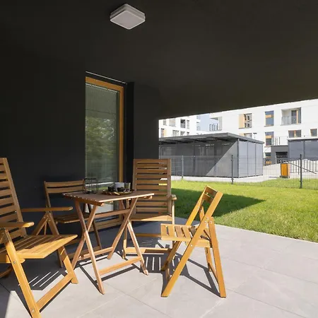 Luxury Two Bedroom Apartment With Gardem, Terrace And Bikes By Renters Prestige *