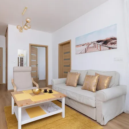 Luxury Two Bedroom Apartment With Gardem, Terrace And Bikes By Renters Prestige