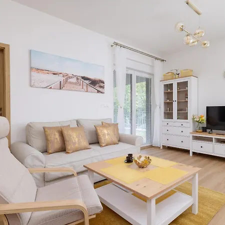 Luxury Two Bedroom Apartment With Gardem, Terrace And Bikes By Renters Prestige Daire