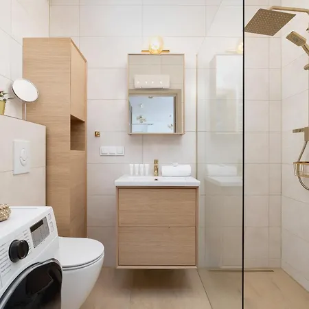 Luxury Two Bedroom Apartment With Gardem, Terrace And Bikes By Renters Prestige 아파트