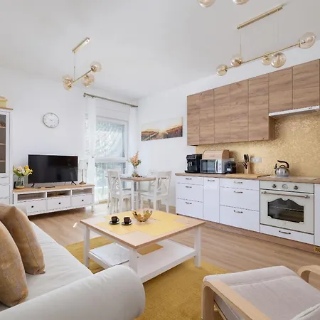Luxury Two Bedroom Apartment With Gardem, Terrace And Bikes By Renters Prestige 아파트 *
