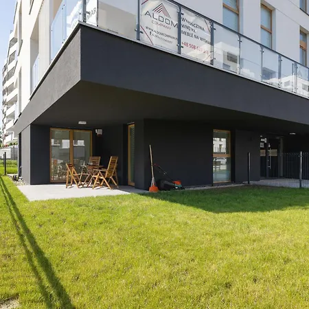 Daire Luxury Two Bedroom Apartment With Gardem, Terrace And Bikes By Renters Prestige Katoviçe