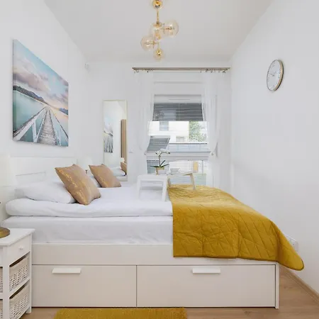 아파트 Luxury Two Bedroom Apartment With Gardem, Terrace And Bikes By Renters Prestige 카토비체